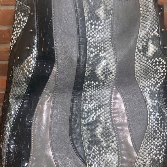 Carlos Santana Gray Vegan Leather Animal Print Shoulder Bag - Picture 3 of 10